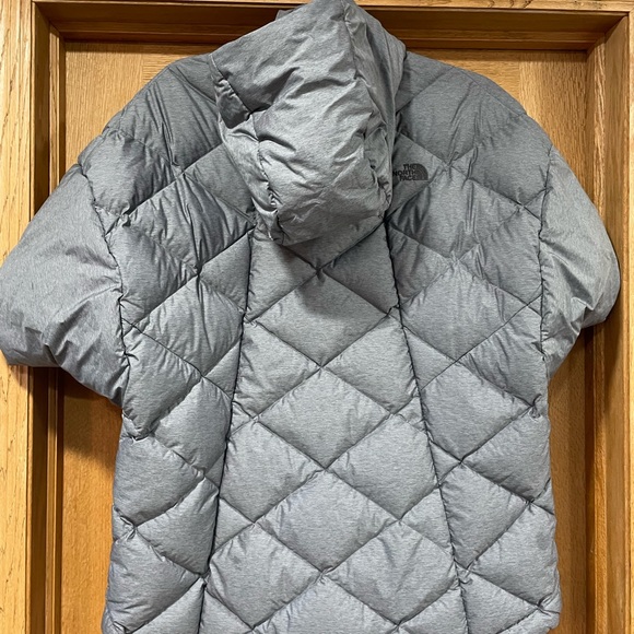 The North Face, quilted capelet, grey, size M, EUC - Picture 2 of 6